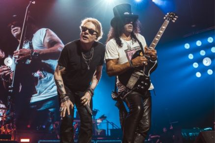 A banda Guns N' Roses, que vai se apresentar no dia 31 de outubro em Cuiab
