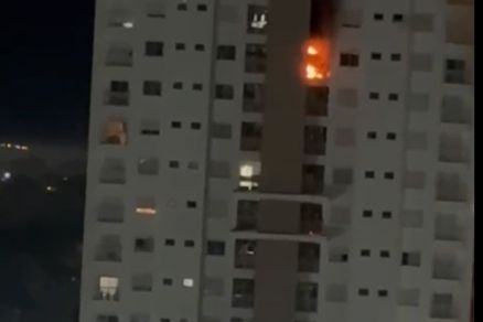 As chamas no Edifcio Helbor Park Elegance, em Cuiab 