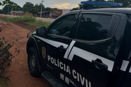Viatura da Polcia Civil; suspeito foi preso aps furto em fazenda 