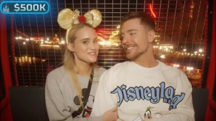 MrBeats e Thea Booysen fizeram um passeio exclusivo na Disneyl�ndia
