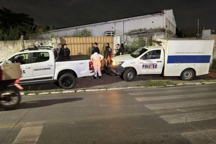 Antiga Delegacia de Roubos e Furtos de Vrzea Grande, onde corpo foi encontrado: prdio est abandonado 