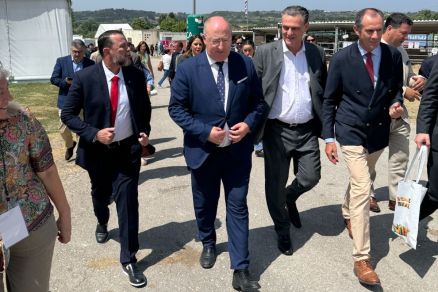 O presidente da Aprofir, Hugo Garcia, esteve ao lado do ministro da agricultura de Portugal, Jos Manuel