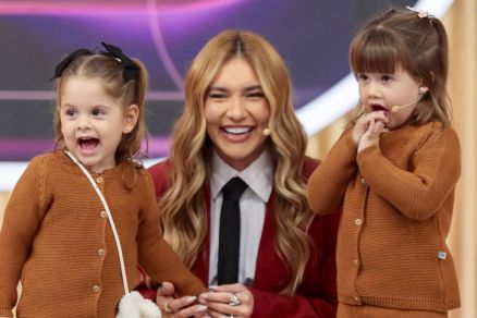 Virginia Fonseca traz seus filhos Maria Alice, Maria Flor e Jos Leonardo para a televiso pela primeira vez 