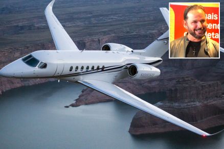 Aeronave modelo Cessna Citation Longitude; no detalhe, o empresrio Valdinei Souza, primeiro a comprar o modelo no Brasil