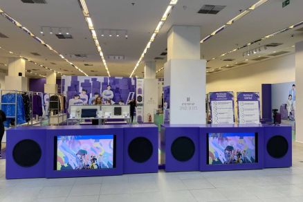 Loja com produtos oficiais do BTS no shopping Cidade So Paulo, na avenida Paulista 