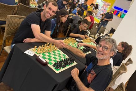 Abrigo Bom Jesus sendo representado em campeonato de Xadrez 