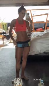 Deborah Secco comenta sobre treino matinal