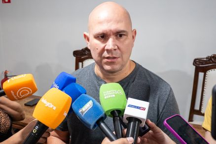 O prefeito de Cuiab, Abilio Brunini, em visita  Cmara Municipal nesta tera (17)