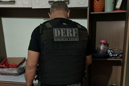 Agente da Polcia Civil durante cumprimento de mandados 