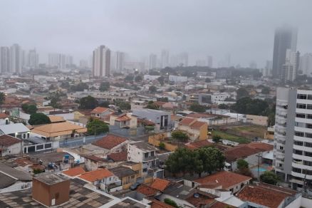 Cuiab sob neblina na manh desta sexta-feira 