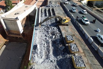 Imagens de obra do Complexo Virio do Leblon, em Cuiab