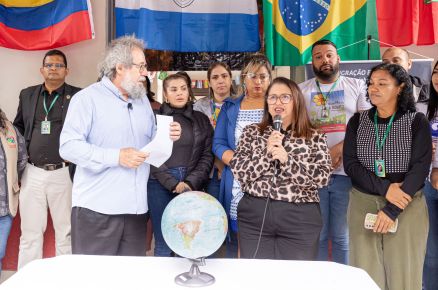 Assistncia Social, ao lado servidores e membros da pastoral do migrante