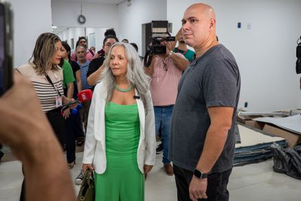 O prefeito Abilio Brunini a secretria de Sade Lcia Helena Barboza Sampaio em visita a obra em Cuiab