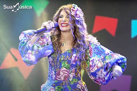 Elba Ramalho faz show no Parque do Povo, em Campina Grande (PB), na vspera do Dia de So Joo 