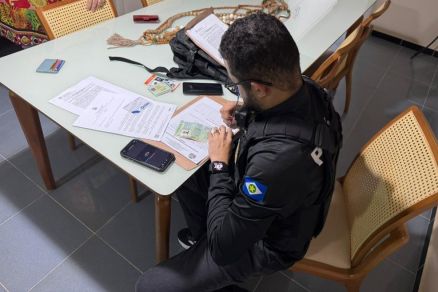 Policial da PJC durante a Operao que cumpriu mandados em Cuiab 