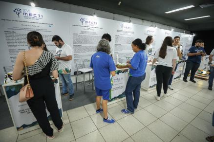Estudantes apresentam trabalhos durante MECTI