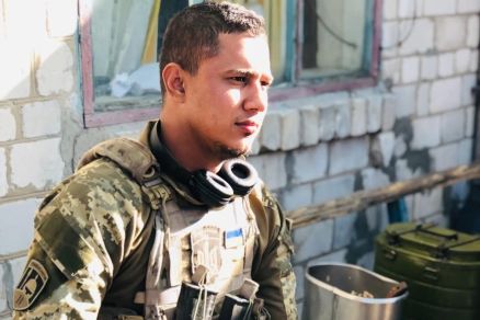 O soldado Arisson Benevides, que atua na linha de frente da guerra na Ucrnia 