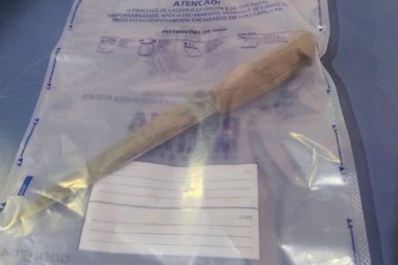 Faca utilizada no crime que foi apreendida pelos policiais  