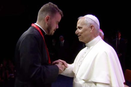 O seminarista Pedro Henrique e o Papa Leo 14