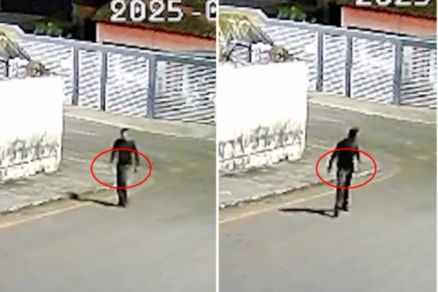 O homem com a faca na m�o depois de supostamente cometer o crime