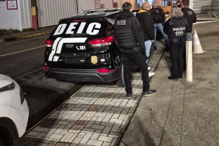 Agentes da Polcia Civil durante a Operao  Falsus Granum