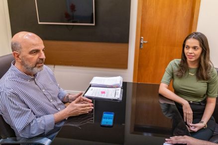 O secretrio de Educao, Amauri Monge