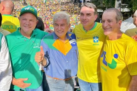 Os senadores Wellington Fagundes, Marcos Pontes, Flvio Bolsonaro e o presidente do PL, Valdemar Costa Neto