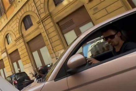 Harry Styles tambm no conseguiu fazer a baliza em uma rua na capital italiana