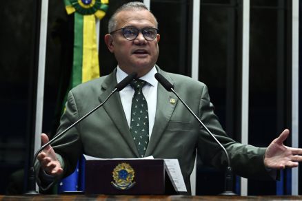 O senador Wellington Fagundes, que voltou a criticar o presidente Lula