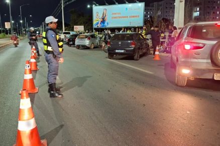 Blitz montada na Avenida Beira Rio em Cuiab