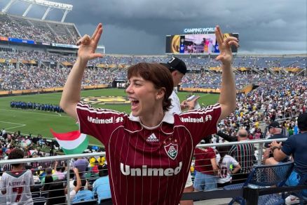 Alice Wegmann comemora vitria do Fluminense 