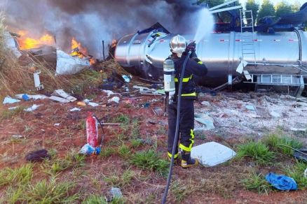 Equipe do 1 Ncleo de Bombeiros Militar combateu incndio na cabine