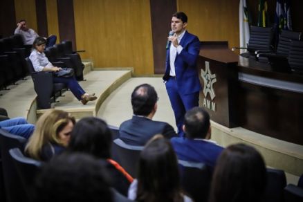 O procurador-geral de Contas ministrou a palestra durante o o 12 Seminrio de Formao para Gestores da AMM.
