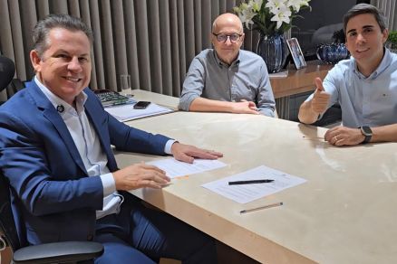 O governador Mauro Mendes, o vice Otaviano Pivetta e o secretrio Alan Porto