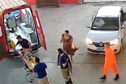Vtima foi socorrida por uma equipe do Corpo de Bombeiros e levada ao hospital