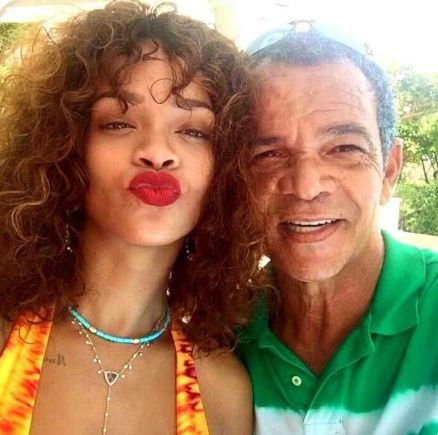 Rihanna e o pai, Ronald Fenty, vinham se reaproximando aps anos de relao conturbada -