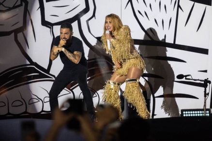 Adriano Ruan viraliza ao traduzir show de Joelma para a Linguagem dos Sinais 
