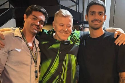 Miguel Falabella posa com os filhos Theo e Cassiano