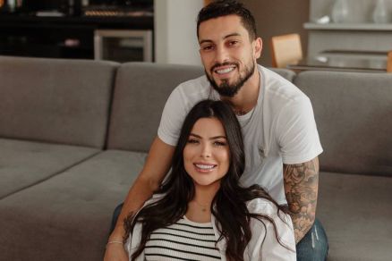A influenciadora Vitoria Telles com o marido, o jogador do Botafogo Alex Telles