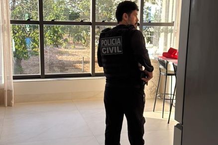 Investigador da Polcia Civil durante Operao Inimigo ntimo