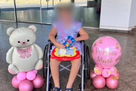 A menina de sete anos, que deixou o hospital nesta quinta-feira
