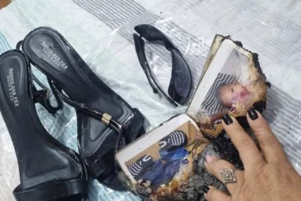 Me de Eliza Samudio mostra pertences da filha