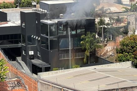 Um dos setores da agncia ZF Comunicao foi consumido pelo fogo