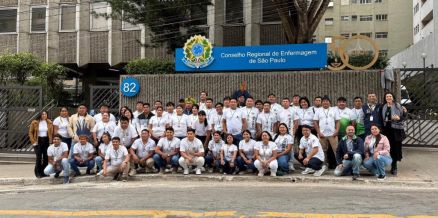 Estudantes indgenas na sede do Coren, em So Paulo