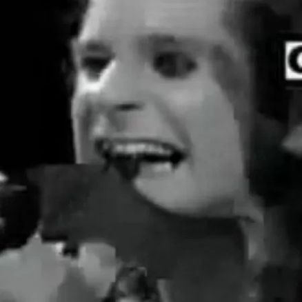 Durante um show em Iowa, nos Estados Unidos, Ozzy Osbourne mordeu a cabea de um morcego