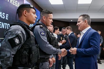 Comandante do 8 CR, TC Hender Ulisses, recebe homenagem do governador Mauro Mendes pela ocorrncia destaque