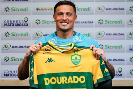 Atacante Edu Junior, que reincidiu contrato com Cuiab 
