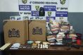 PM apreende carregamento de cigarro, armas e prende faccionado 