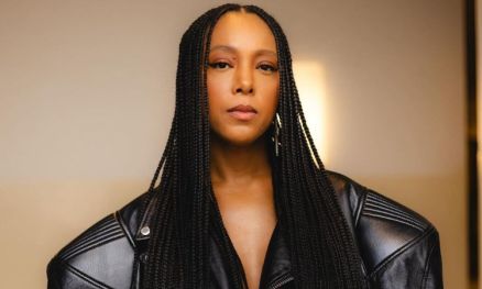 A cantora Negra Li lana sua primeira turn com show de abertura em So Paulo