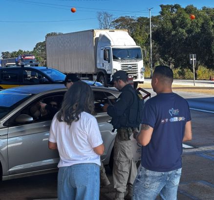 Blitz realizada com apoio da Polcia Rodoviria Federal na BR-070